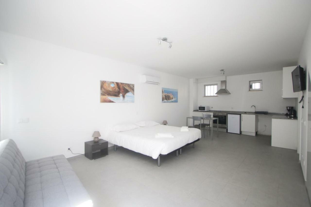 Guest House Lovely Swan Lagos Esterno foto