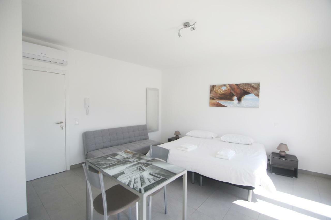 Guest House Lovely Swan Lagos Esterno foto